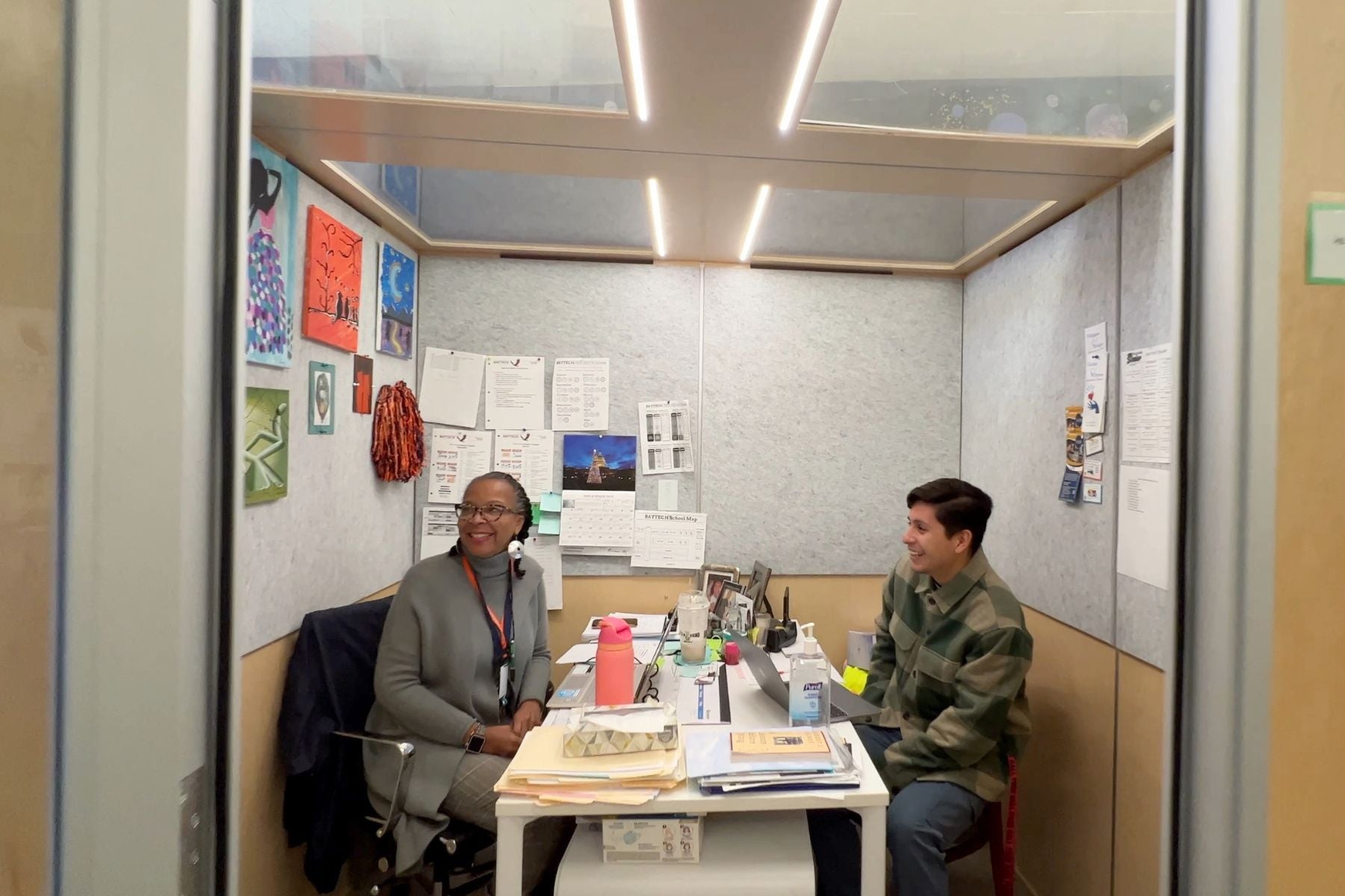 3 Ways Schools are Using Privacy Booths – Zenbooth